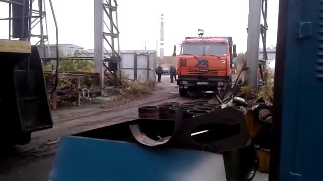 Камаз тащит тепловоз!