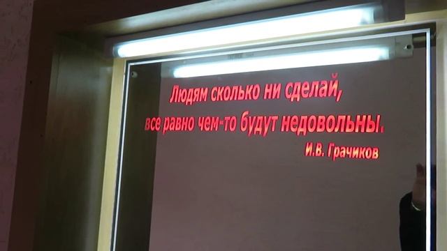 Сделал зеркало в офисе с подсветкой  и музыкой . И сотрудницы его не когда не включают .