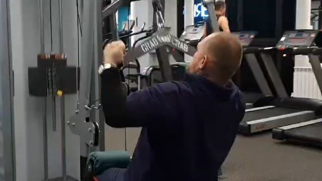 папа с сынулей в зале