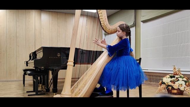 Ранэлия Галиахметова (8 лет, арфа). Б. Андре. Павана из цикла "Автоматы" и Мускат из цикла "Специи".