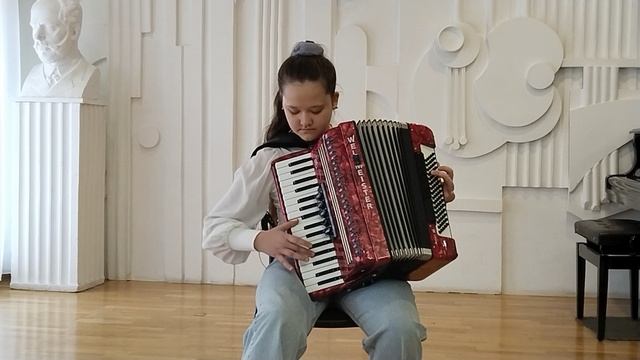 Музыкальное творчество.Е. Петерсбурский. #"Синийплаточек".исполняет Мариям Садыкова.mp4
