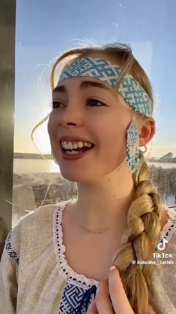 В облаках как в синем море,
ты найдёшь простор Земли.
Улетай печаль и горе, стороною обходи