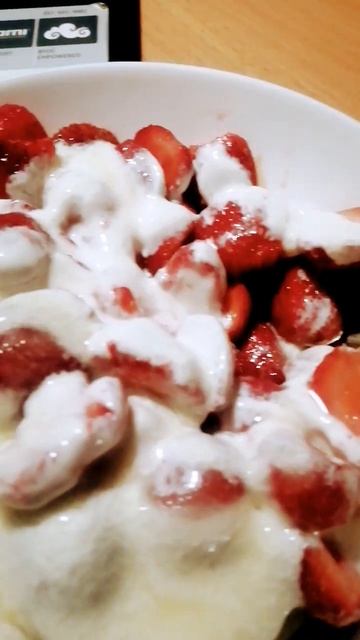 вкусная сбор клубники 24год йогурт вкусно очень