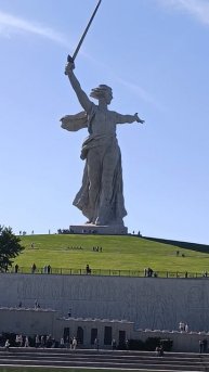 Родина мать под звуки паровоза!!!