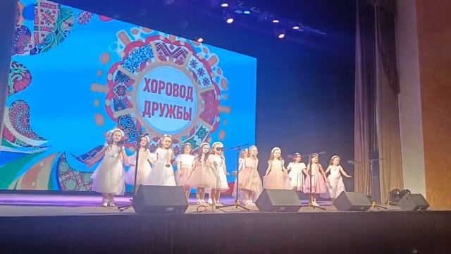 Песня Большой хоровод