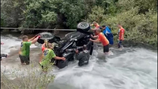 По реке на Maverick X3