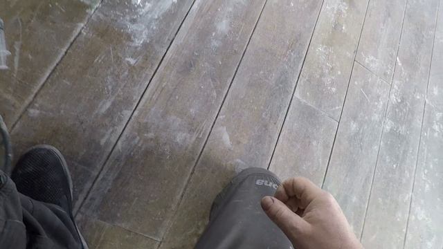 Ка приклеить отпавший паркет на клей PUR