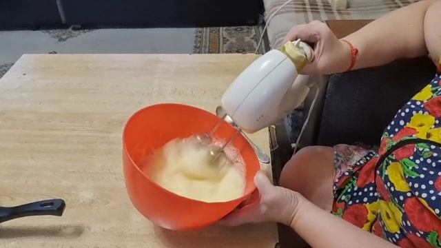 фкусная минутка-наливной пирог с жареными солёными огурцами