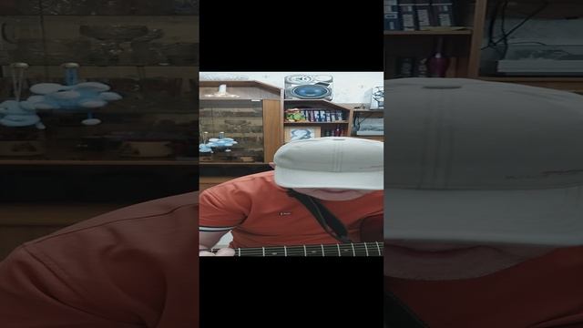 " У любви  зелёные глаза"- автор слов и музыки Александр Власов.