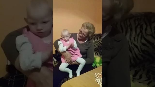 Alicja z zespołem Cri du Chat - wykonywanie poleceń (1,5 roku)