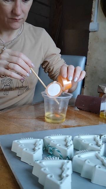 Из гипса - мандарин