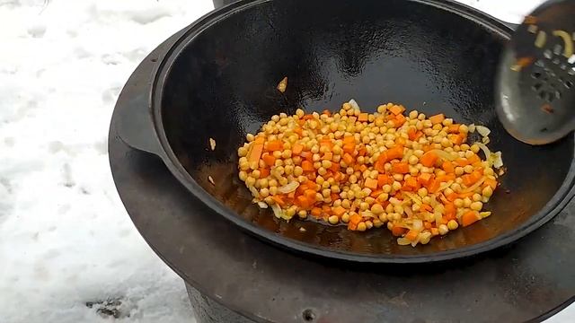УЗБЕКСКИЙ СУП с нутом и фрикадельками в казане.