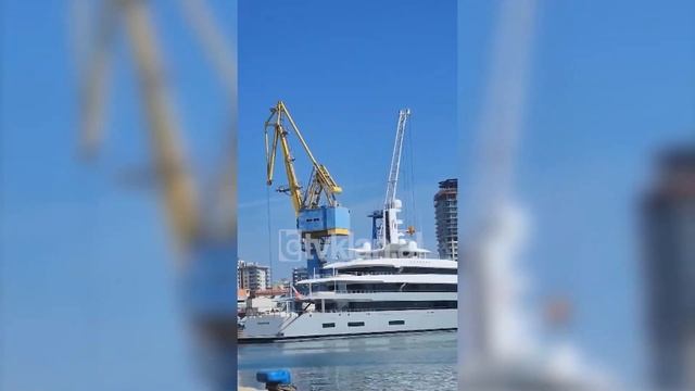 Tv Klan - Vjen në Durrës jahti i themeluesit të WhatsApp | Lajme News
