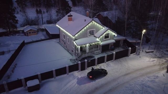 Классическая новогодняя подсветка частного дома в Кемерово