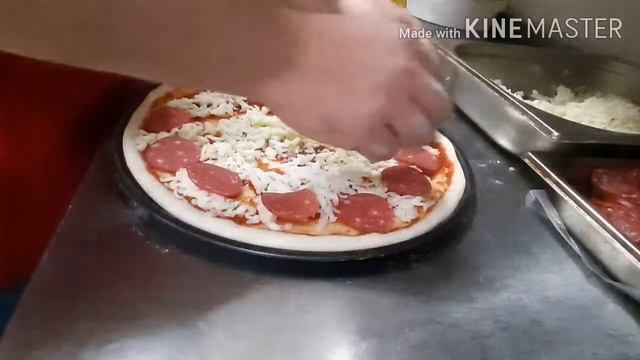 Пицца пеперони