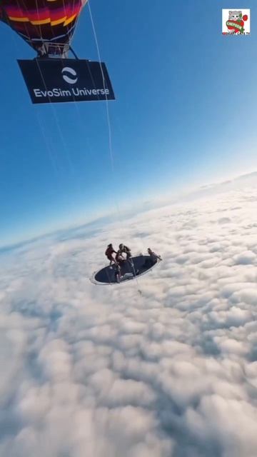 Настюня с Вербусей с утра пораньше помчались в заоблачную даль ⛅️🎈😻❤️😻