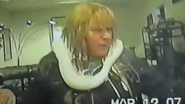 SNAKE BALOON WITH CREAM GOES POP