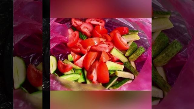 Малосольные🧂 помидоры🍅 и огурцы🥒 в пакете  — простой😏 и вкусный🤤 рецепт 👍