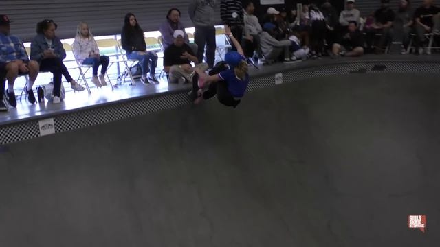 Momo Cam Episode 8: Vans Girls Combi Pool Classic 2019