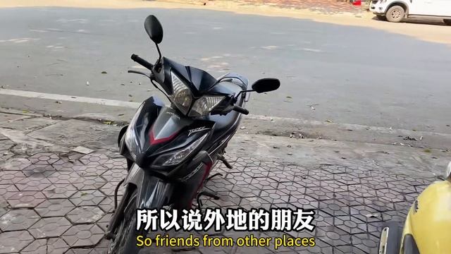 在越南买一辆摩托车要多少钱，熟人带来看车，二手车还要一千多万
