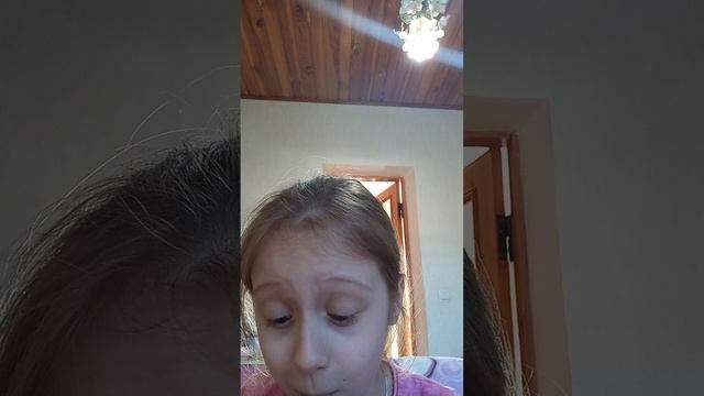 впервые пробую шоколадку с фундуком. 🍫