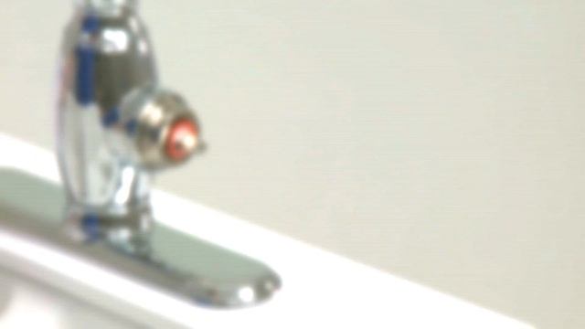 Handle Adjustment for Vinnata and Clairette Pull-Down Kitchen Sink Faucets