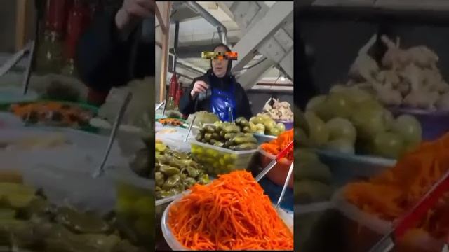 Португальские Аварцы на рынке Махачкале.😂😂😂