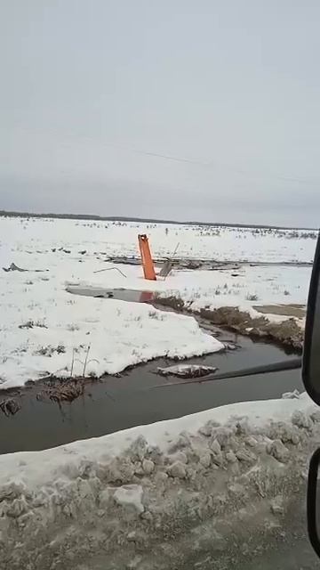 Встретился утонувший экскаватор по пути 😟 Аренда спецтехники тел. +7 (985) 185-77-77.