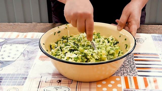 ОСЕТИНСКИЙ ПИРОГ в сковороде на КОСТРЕ. С сыром СУЛУГУНИ и картофелем.