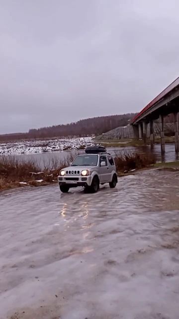 Аргументы #jimny против ледяного склона: АКПП, задний/полный привод, свежая шипованная резина. #ジムニー