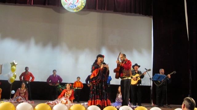 РОМАНС !  ПОЕТ  ЕЛЕНА ЗАКИРОВА  "ПОД ЛАСКОЙ ПЛЮШЕВОГО  ПЛЕДА "