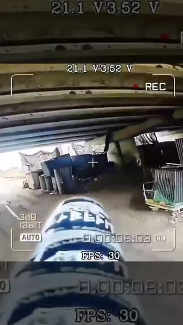 Российский дрон на оптике залетел под мост и нашел там приз))) Херсонское направление.