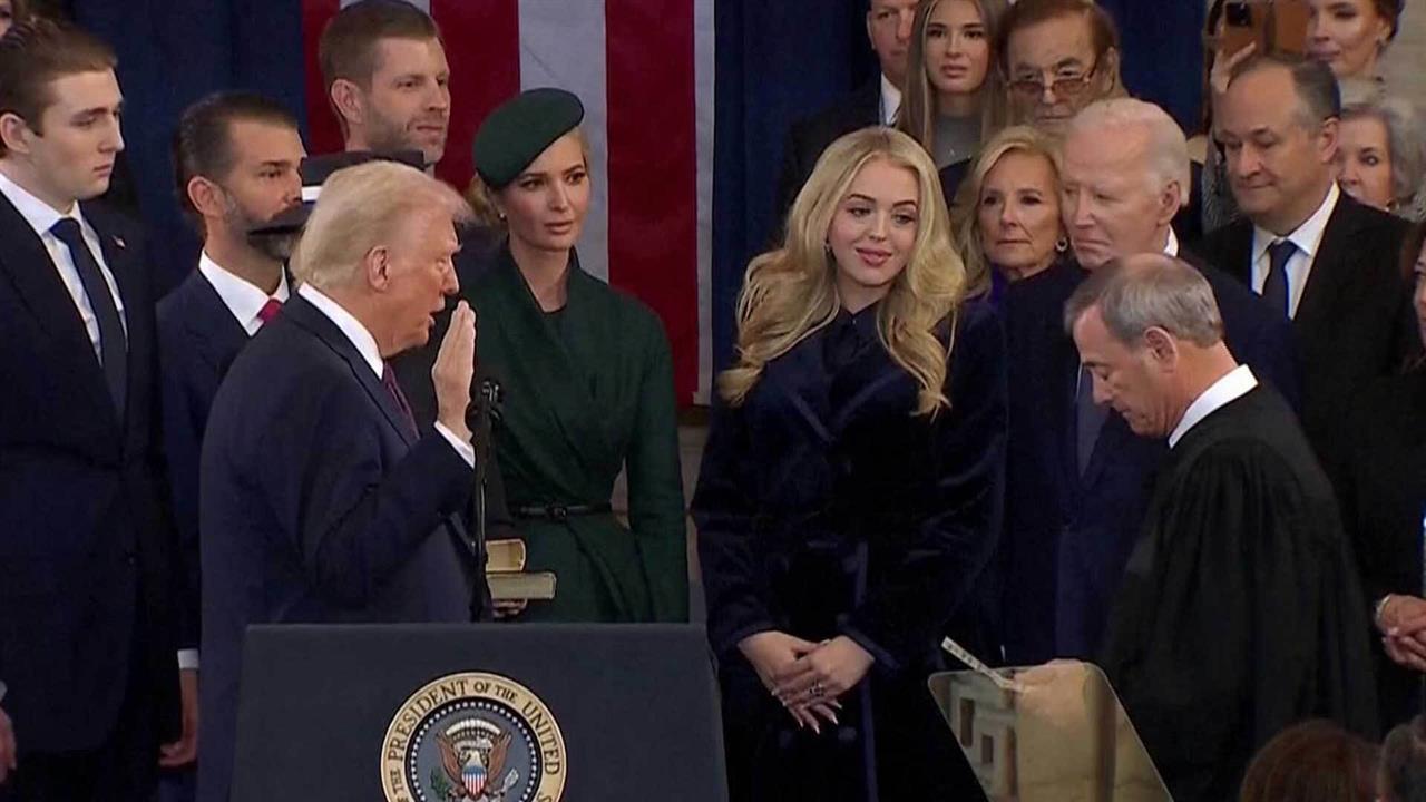 Избранный президент США Дональд Трамп принес присягу и пообещал стать миротворцем