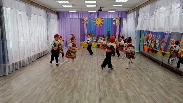 МБДОУ №4.Танец с балалайками