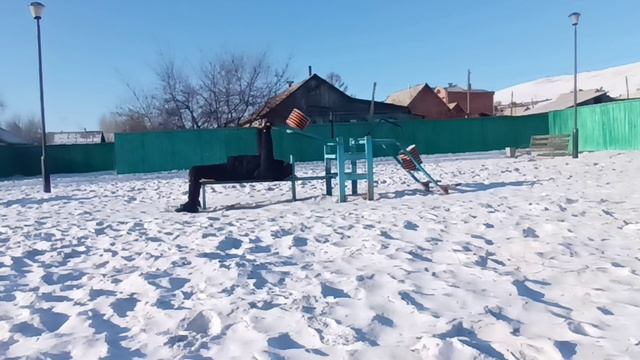 Поднятия штанги (если честно это тренажер)