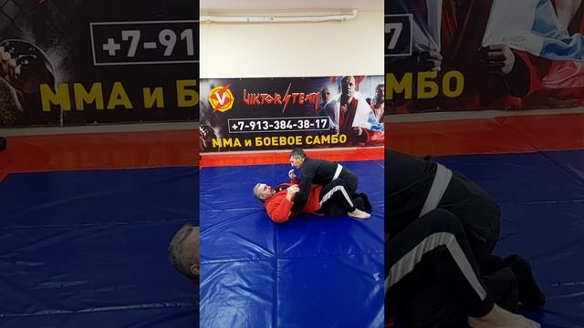 болевой на локоть с низу