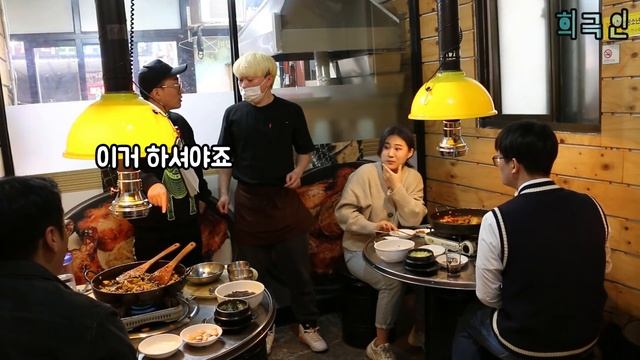 [몰카]브레이브걸스 롤린 틀어놓고 계속 볶음밥 볶기ㅋㅋㅋㅋㅋㅋ 한국인의 마무리는 볶음밥이고 희극인 시청마무리는 구독누르기다!!!!!!!