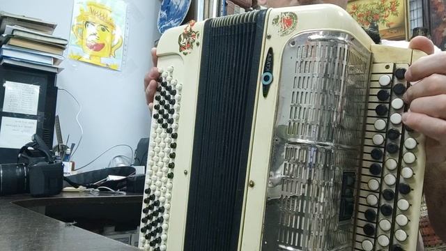 баян