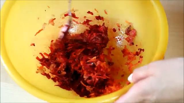 Сладкий салат со свёклой и финиками пошаговый рецепт
