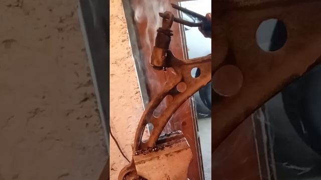 Достаем конфету из переднего рычага