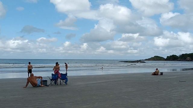 Passeio pela praia Prainha perto de Peruíbe (SP). Прогулка по пляжу Праинья около Перуибе (СП).