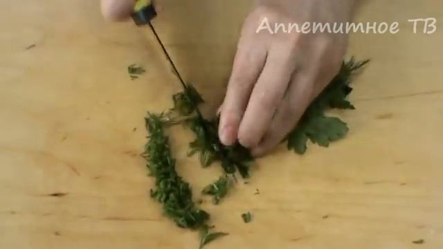 Салат из молодой капусты с грудинкой и корейской морковью пошаговый рецепт