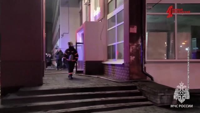 Стала известна предварительная причина пожара в спортивном магазине Ярославля