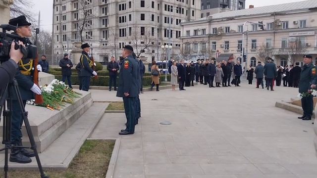 Кишинёв. Президент М.Санду  возле памятника Штефан чел Маре. 2.03.24