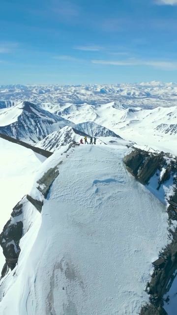 🏔 Горный Алтай

Ирбисту — горная вершина на Алтае, высшая точка Южно-Чуйского хребта.