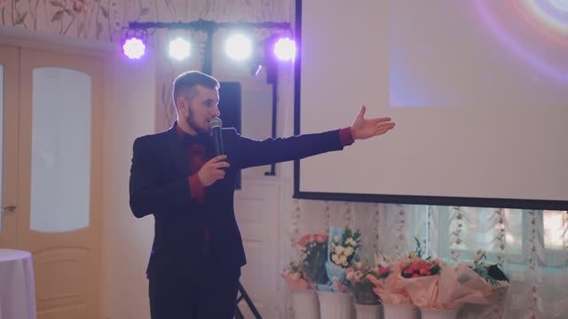 Когда ведущий знаком с видеографом ...