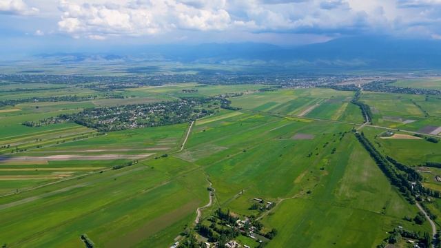 Село Кызыл-Туу: Очарование сельской жизни Кыргызстана с высоты дрона