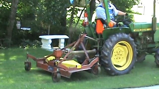 JOHN DEERE 750 COMPACT UTILITY TRACTOR LIFT