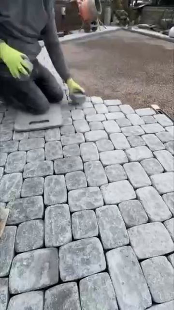 Красивая укладка подъездной зоны и дорожек.