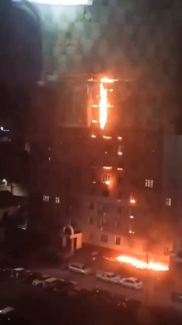Украинский дрон-камикадзе врезался в жилой дом на улице Бородинской в Смоленске !!!